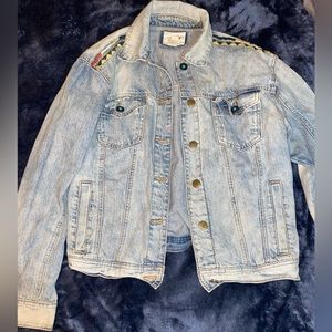 F21 color designed denim jacket!